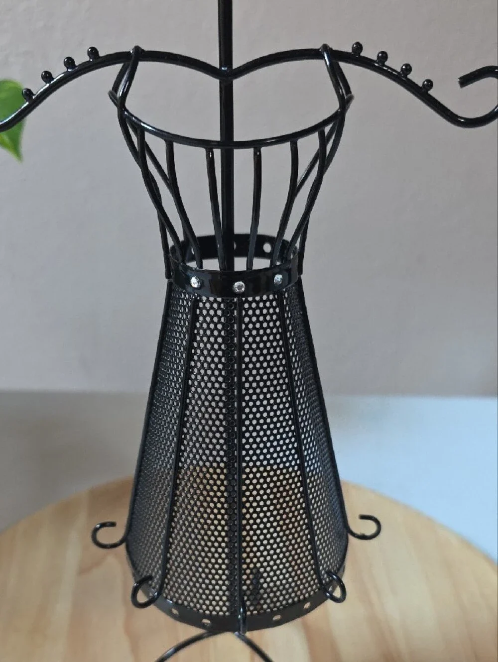 Metal wire dress form jewelry rack